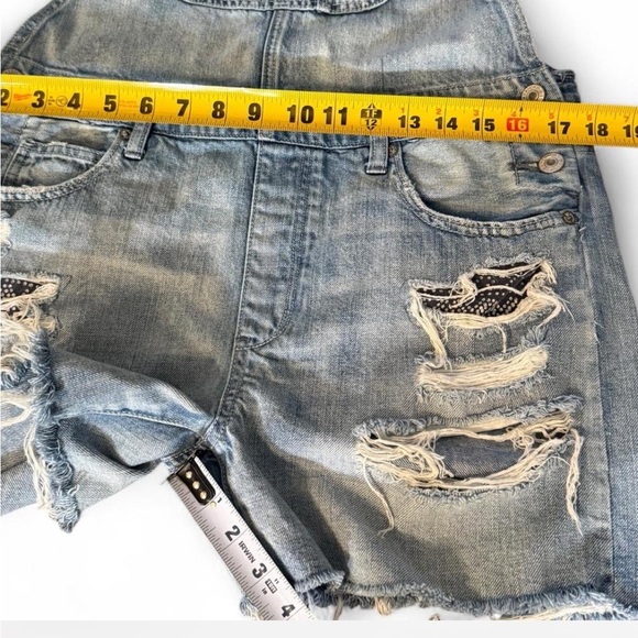 Women’s American Eagle Distressed Denim Overalls. Medium - Picture 3 of 5